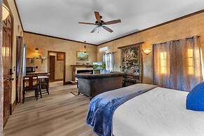 Sangiovese: Pet-friendly, Hot-tub, 10-min to Downtown!