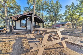 Vitner Cottage: Hot Tub-pet Friendly-10-mins to Downtown!