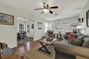 Leicht Haus Hot-tub & Fire Pit, 5 Blks to Marktplatz!