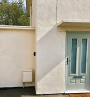 The Woodfarm Lodge - 3 Bedroom House With Parking