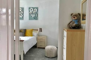 The Woodfarm Lodge - 3 Bedroom House With Parking