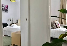 The Woodfarm Lodge - 3 Bedroom House With Parking