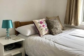 The Woodfarm Lodge - 3 Bedroom House With Parking