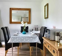 The Woodfarm Lodge - 3 Bedroom House With Parking