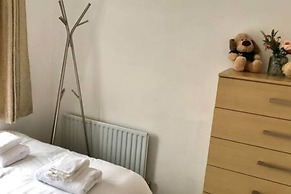 The Woodfarm Lodge - 3 Bedroom House With Parking