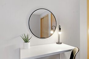 Prime 2BR Chicago Apartment