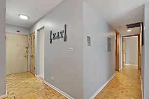 Prime 2BR Chicago Apartment