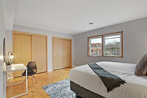 Prime 2BR Chicago Apartment