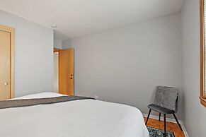 Prime 2BR Chicago Apartment