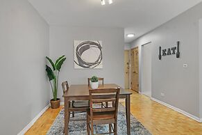 Prime 2BR Chicago Apartment