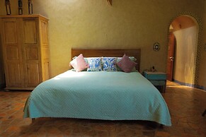 EL EQUIMITE HOTEL BOUTIQUE