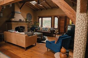 EL EQUIMITE HOTEL BOUTIQUE