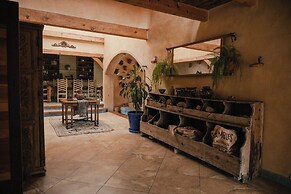 EL EQUIMITE HOTEL BOUTIQUE