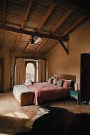 EL EQUIMITE HOTEL BOUTIQUE