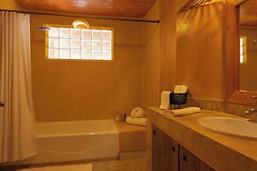 EL EQUIMITE HOTEL BOUTIQUE