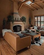 EL EQUIMITE HOTEL BOUTIQUE