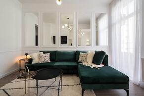 Gorgeous 2BR Condos Steps from Old Town