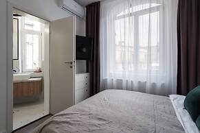 Gorgeous 2BR Condos Steps from Old Town