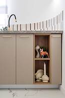 Gorgeous 2BR Condos Steps from Old Town