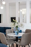 Gorgeous 2BR Condos Steps from Old Town