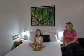 Mission Beach Lodge
