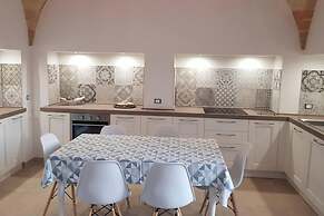 Villa Pescoluse With Pool and Sea View