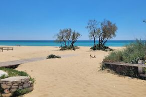 Villa Pescoluse With Pool and Sea View