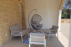 Villa Pescoluse With Pool and Sea View