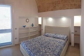 Villa Pescoluse With Pool and Sea View