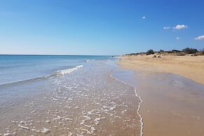 Villa Pescoluse With Pool and Sea View