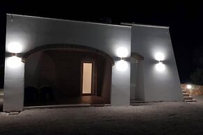 Villa Pescoluse With Pool and Sea View