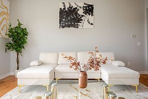 Prime Luxury with Balcony Wood Fireplace