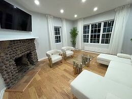 Prime Luxury with Balcony Wood Fireplace