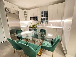 Prime Luxury with Balcony Wood Fireplace