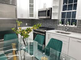 Prime Luxury with Balcony Wood Fireplace