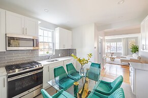 Prime Luxury with Balcony Wood Fireplace