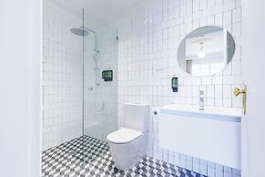 The Lakes Hotel, Rosebery