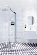 The Lakes Hotel, Rosebery