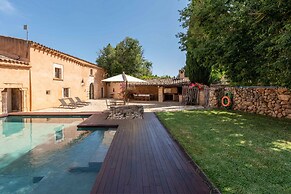 Country House in Buger With Pool & Near Beach