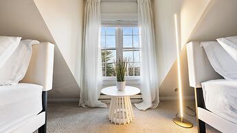 Ultra-Modern Luxe Sleek & Stunning Stay