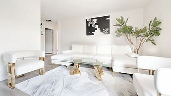 Ultra-Modern Luxe Sleek & Stunning Stay