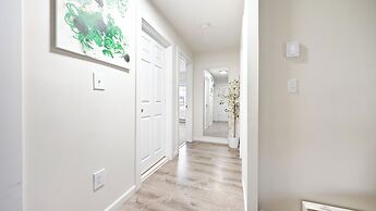 Ultra-Modern Luxe Sleek & Stunning Stay