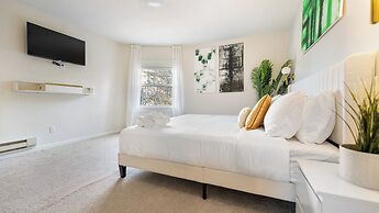 Ultra-Modern Luxe Sleek & Stunning Stay