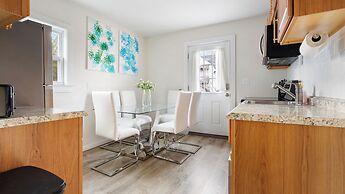 Ultra-Modern Luxe Sleek & Stunning Stay