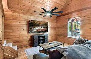 Lovely Cabin near GSMNP & Attractions