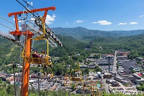 Lovely Cabin near GSMNP & Attractions