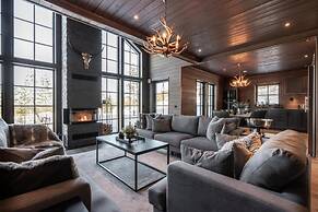 Idre Sky Mountain Lodge- Ski in Ski out