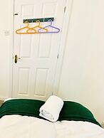 Stylish 3 BDR House With Free Parking Near Hulme