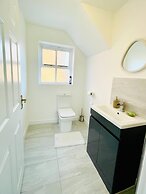 Stylish 3 BDR House With Free Parking Near Hulme