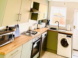 Stylish 3 BDR House With Free Parking Near Hulme